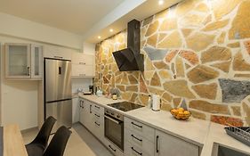 Nelly'S Modern House